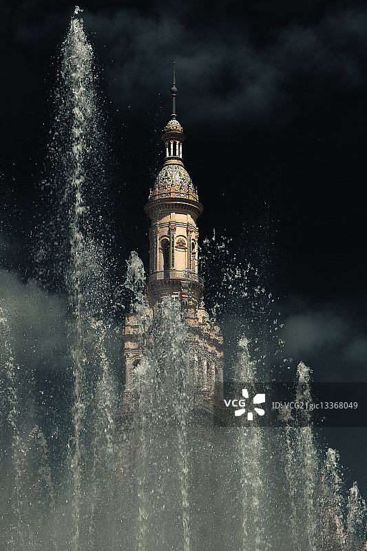 夜晚的水晶宫，西班牙马德里图片素材