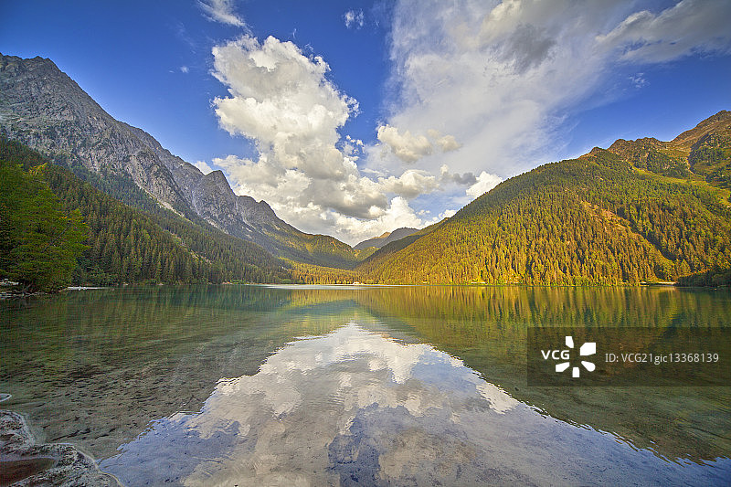 意大利特伦蒂诺-上阿迪杰地区安特塞尔瓦湖图片素材