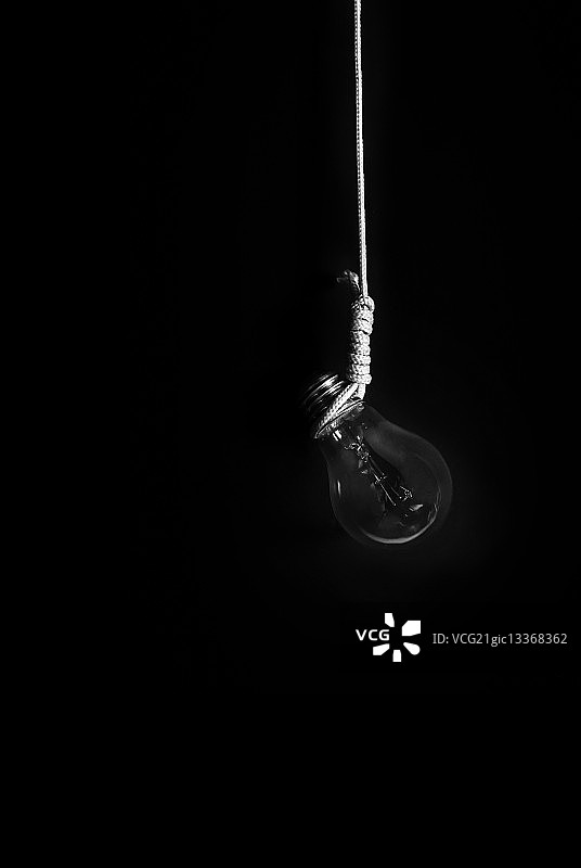 悬挂在绞索上的球茎图片素材