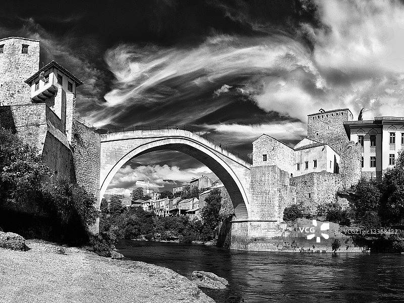 波斯尼亚和黑塞哥维那莫斯塔尔市和内雷特瓦河上的云彩图片素材