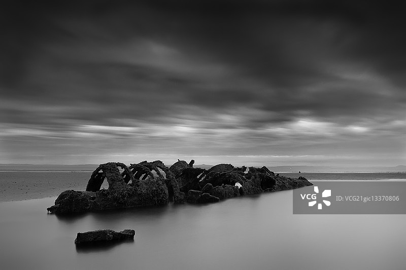 英国苏格兰东洛锡安阿伯拉迪湾的二战潜艇残骸图片素材