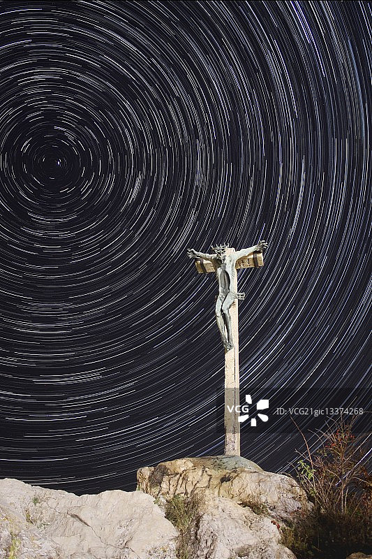 夜晚十字图片素材