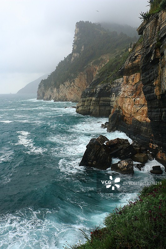 海边的岩石峭壁图片素材