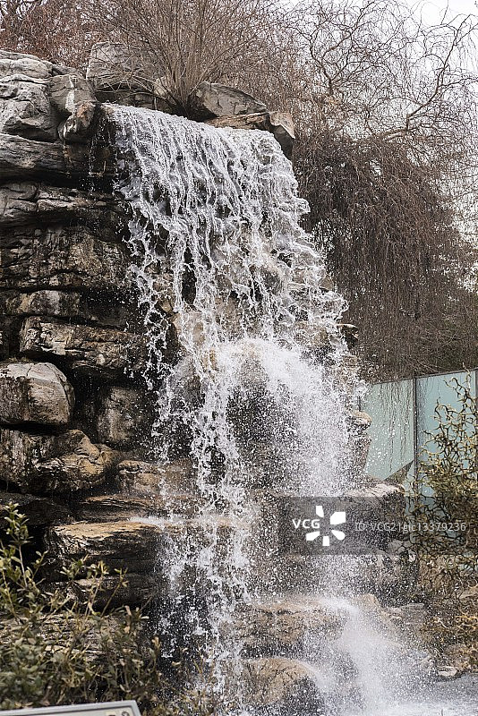 美国华盛顿史密森国家动物园人工瀑布图片素材