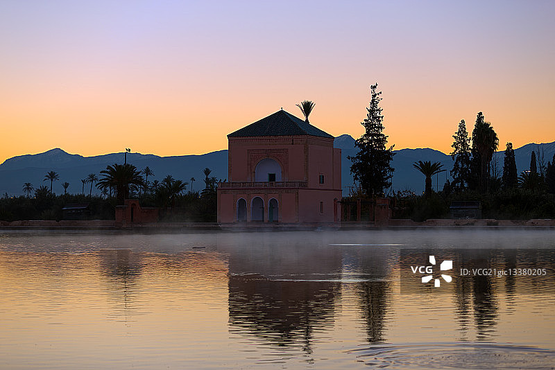 摩洛哥马拉喀什梅纳拉花园黎明景色图片素材