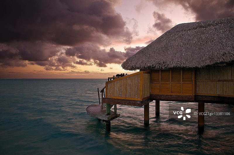 法属波利尼西亚波拉波拉岛水上小屋图片素材