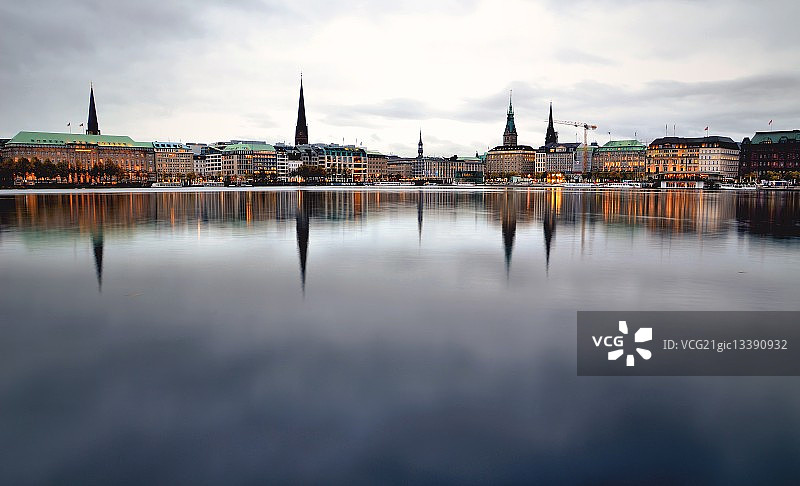 雨中的汉堡图片素材
