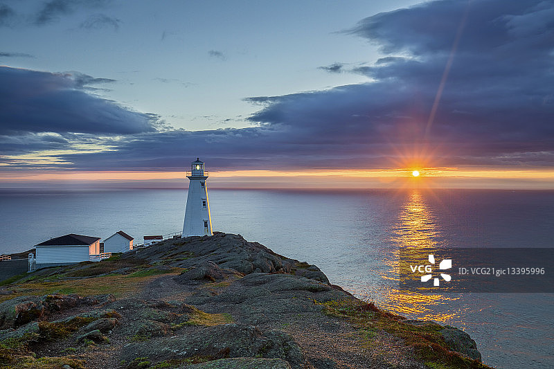 加拿大纽芬兰和拉布拉多斯皮尔角日出灯塔图片素材