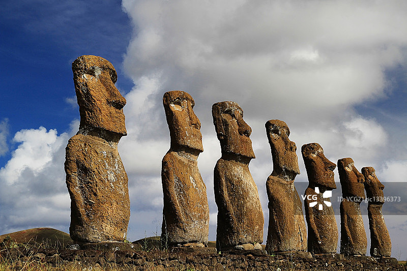 复活节岛上的七座摩艾石像，瓦尔帕莱索，智利图片素材
