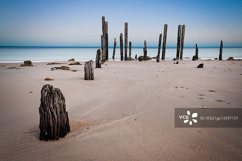 威伦加港的旧柱子图片素材