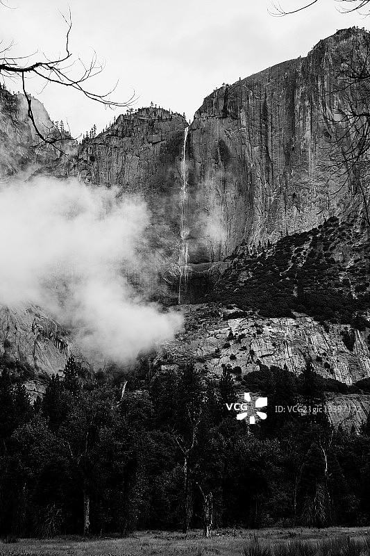 优胜美地国家公园马尾瀑布景色，美国加利福尼亚州图片素材
