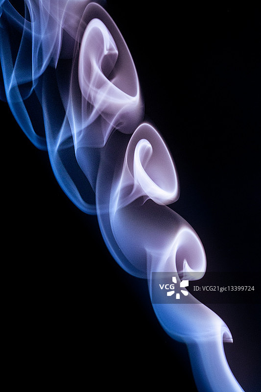 英国柴郡螺旋烟雾的影棚照片图片素材