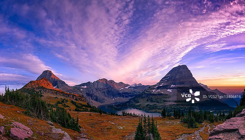 隐藏的湖泊日落图片素材