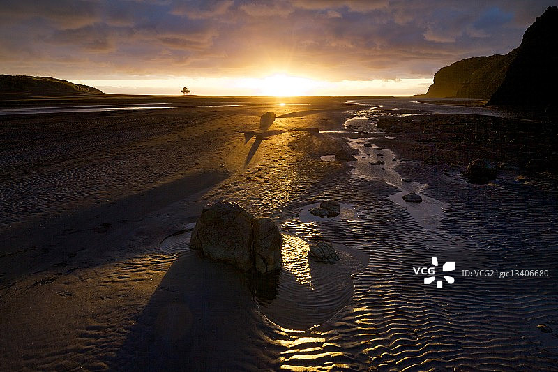 新西兰北岛日落时分的贝瑟尔海滩图片素材