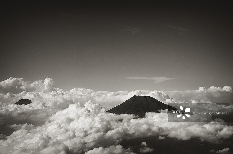 默巴布火山和默拉皮火山图片素材