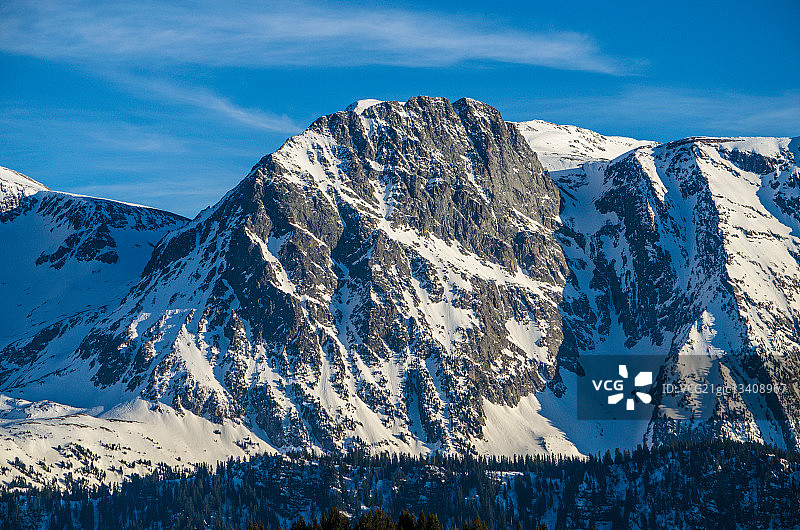查穆鲁斯上空的峰顶（近景）图片素材