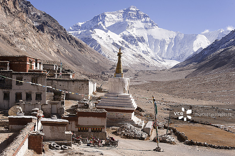 从绒布寺遥望珠穆朗玛峰，西藏图片素材