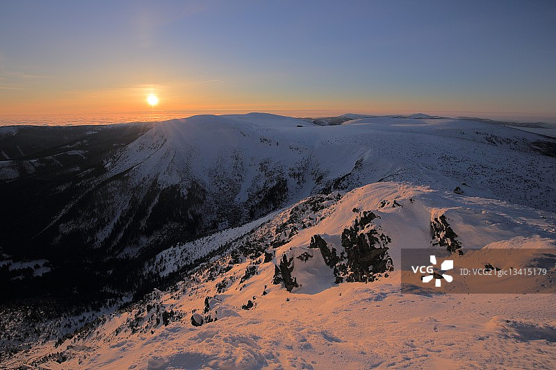 山脉日落图片素材
