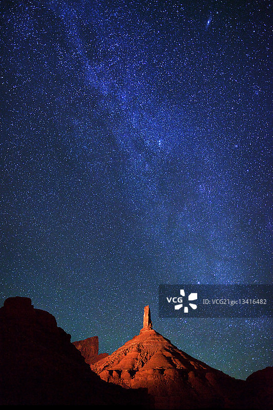 美国犹他州拱门国家公园Castleton塔的星空图片素材