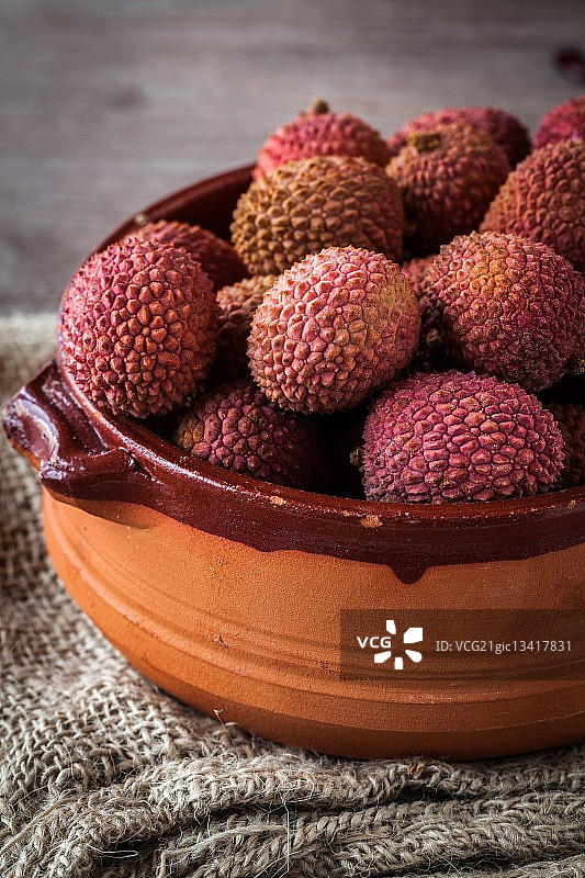碗里的荔枝图片素材