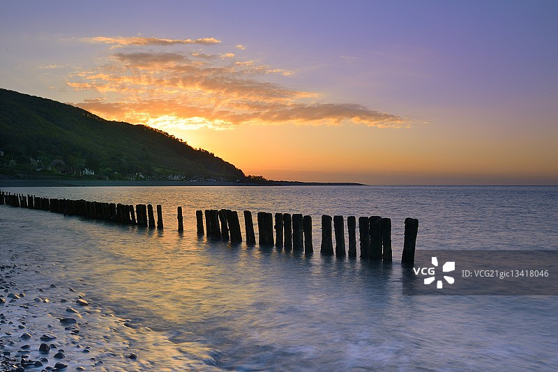 日落时分英国德文郡的木桩海景图片素材