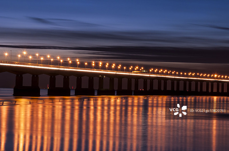 英国威尔士塞文河二桥暮色图片素材