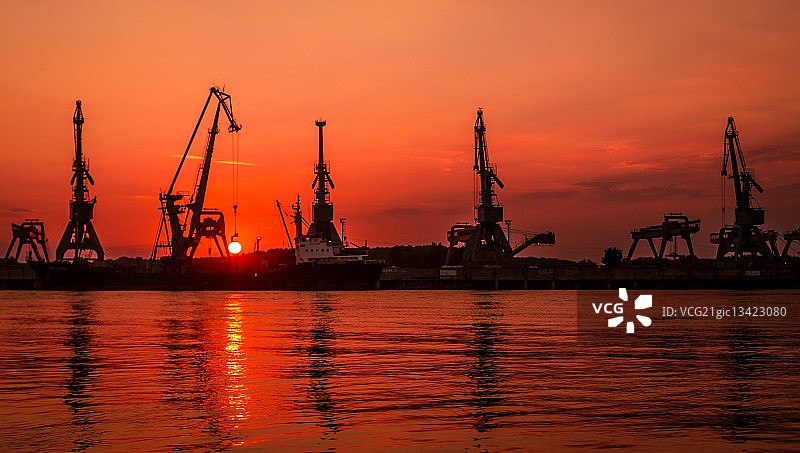 我摘到了太阳图片素材