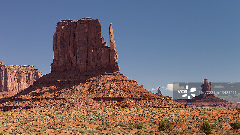 美国亚利桑那州纳瓦霍西手套岩的景色图片素材