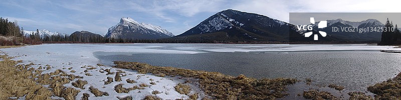 班夫朱红色湖图片素材