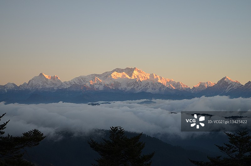 从桑达克普看到的喜马拉雅山脉景观，尼泊尔图片素材