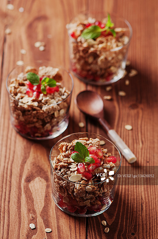 格兰诺拉麦片和水果图片素材