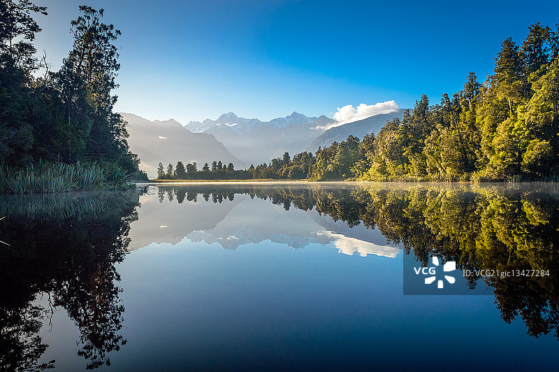 马瑟森湖倒影图片素材