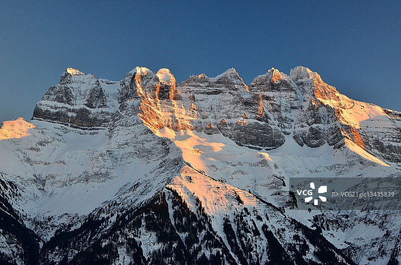 米迪峰，瑞士阿尔卑斯山图片素材