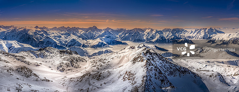 法国阿尔普迪埃山顶图片素材