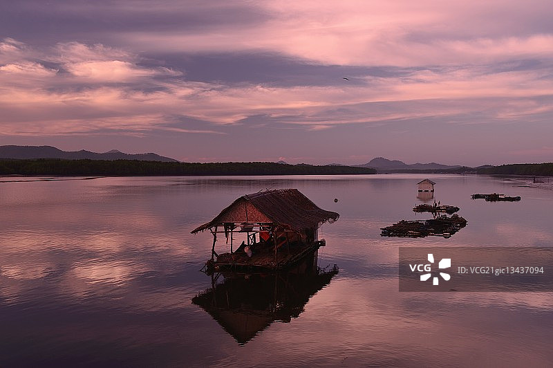 泰国攀牙湾的船屋图片素材