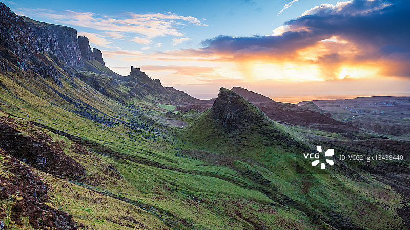 苏格兰日出时的奎雷因山丘图片素材