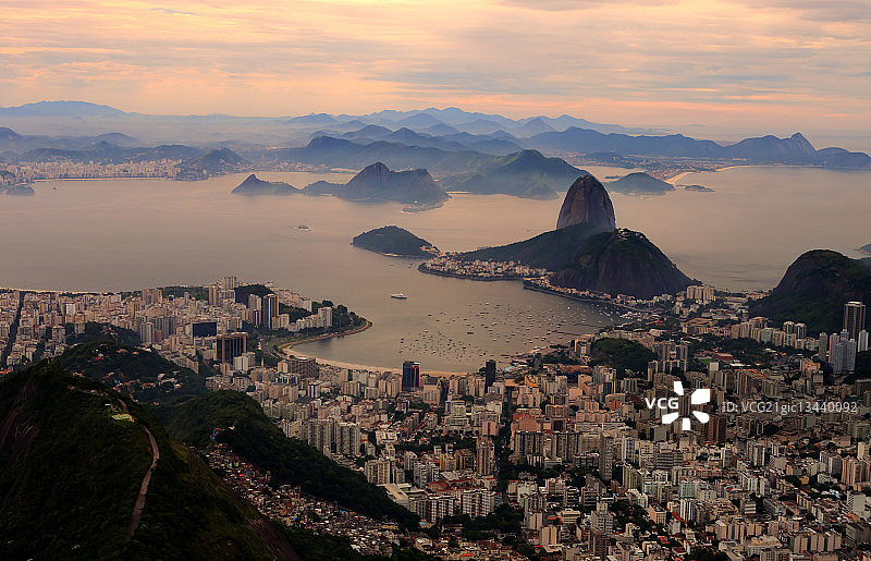 里约热内卢城市风光，展现周边岛屿和海岸线，巴西图片素材