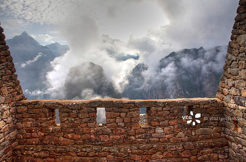 秘鲁马丘比丘印加遗址云雾森林景观图片素材