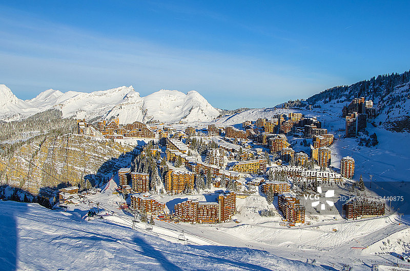 法国萨瓦省阿沃里亚兹冬季景色图片素材