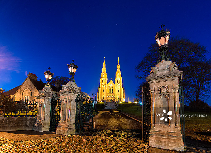 夜晚的阿马 cathedral，北爱尔兰阿马图片素材
