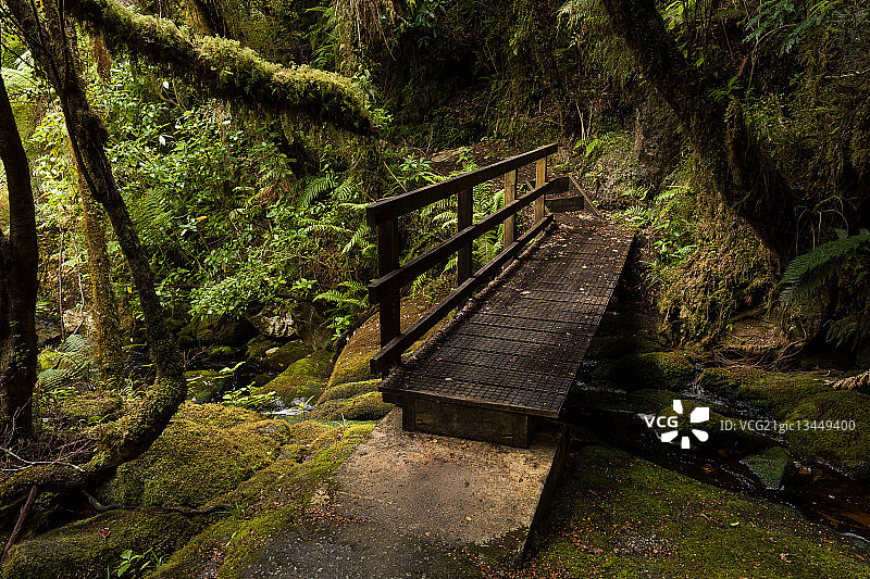 新西兰奥帕拉拉山谷的奥帕拉拉桥图片素材