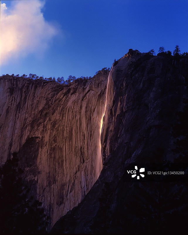 马尾瀑布图片素材