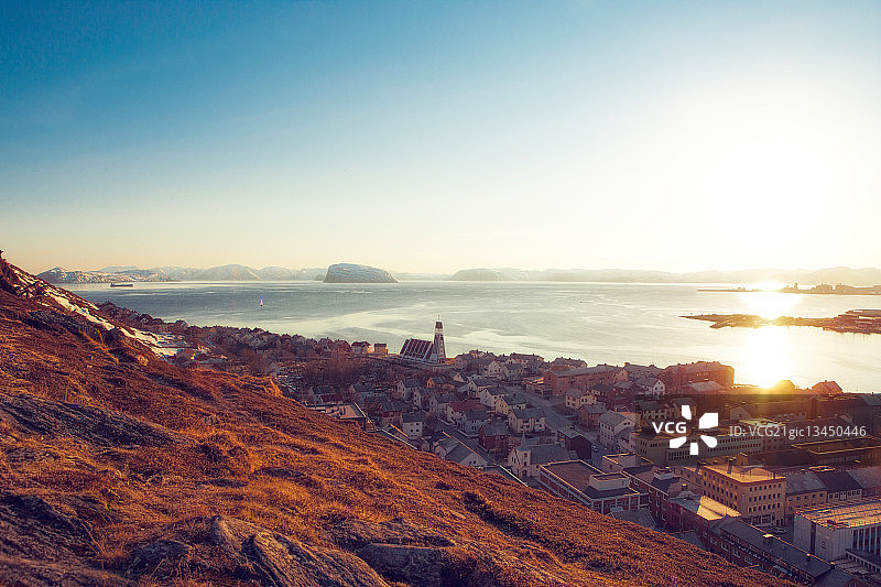 阳光明媚的早晨，挪威锤子节的风景图片素材