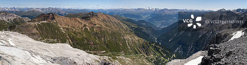 意大利松德里奥省斯泰尔维奥山口山脉全景图片素材