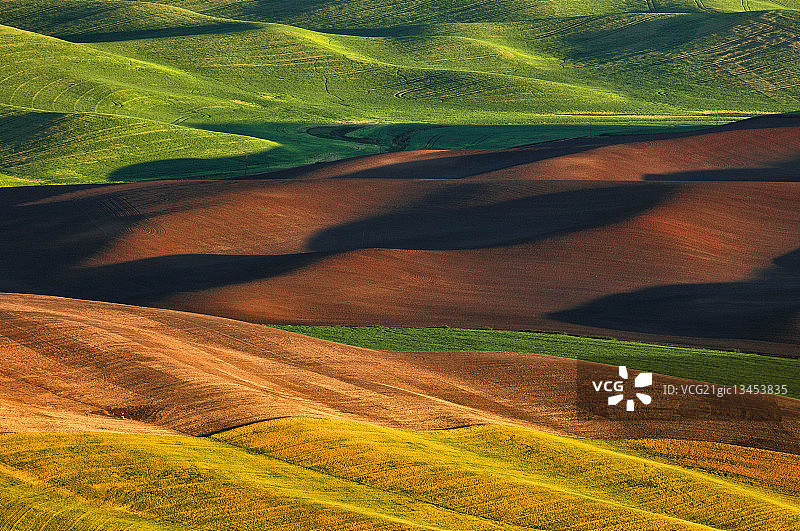 田野彩虹图片素材