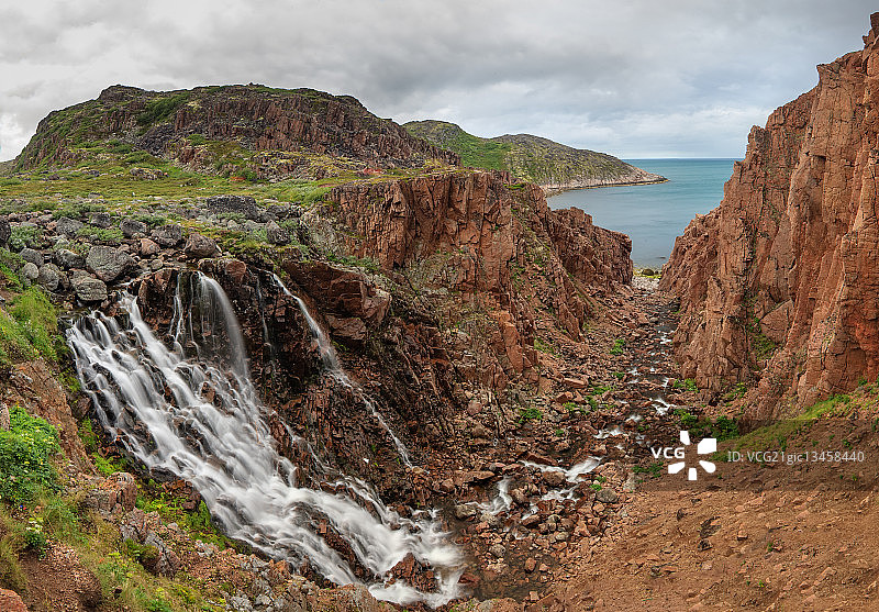 巴伦支海小巴塔列伊斯阔湖瀑布全景图片素材