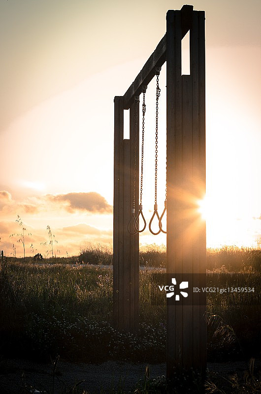 黎明时分悬挂图片素材