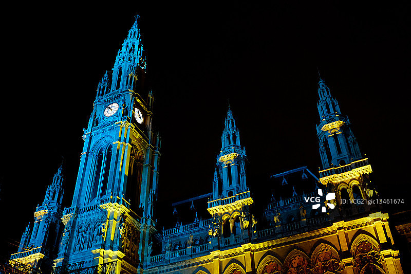 奥地利维也纳市政厅夜景图片素材