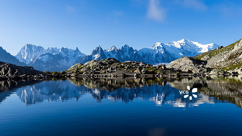 勃朗峰倒影图片素材