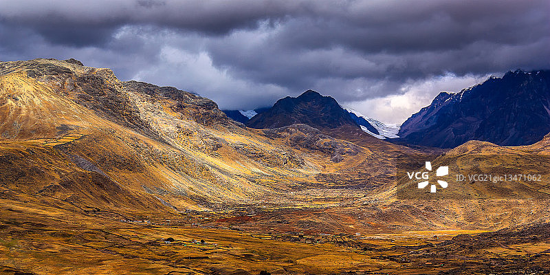 秘鲁维尔卡诺塔山脉的山地景观图片素材